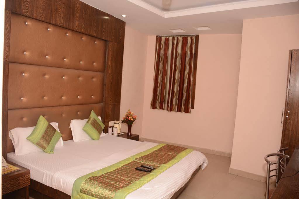 Oyo 6096 Hotel Maharani Palace Yeni Delhi Dış mekan fotoğraf